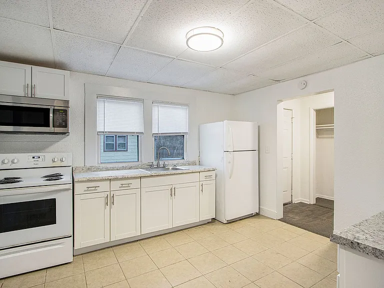 702 Fenimore Ave — Photo 5