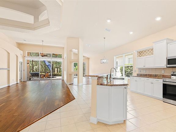 4th image of 3 Village View Dr