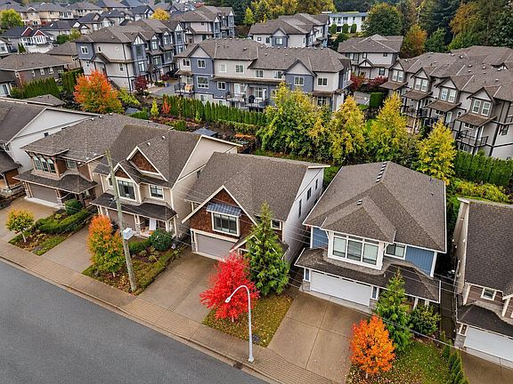 2nd image of 46662 Uplands Rd