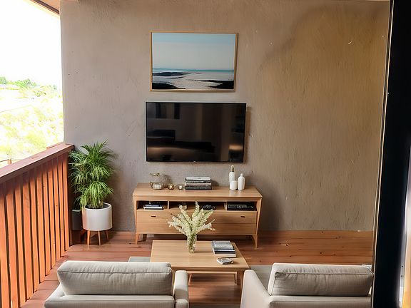 Spacious Balcony exclusive for 1 bedroom ($815/month all inclusive)