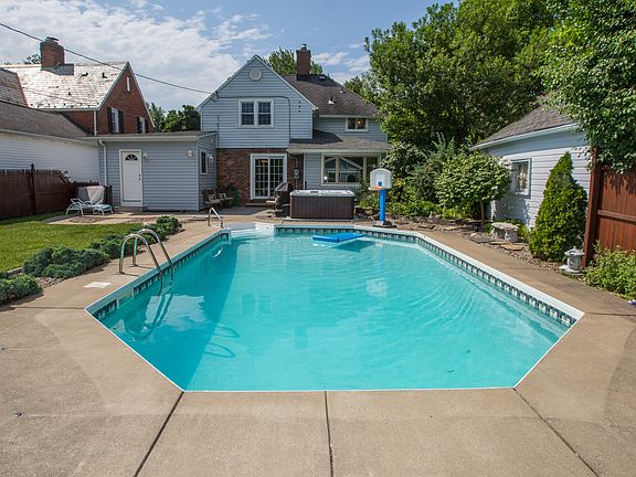 2nd image of 112 Woodcrest Blvd