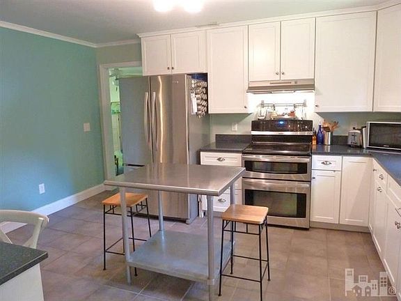 5th image of 327 Englewood Dr
