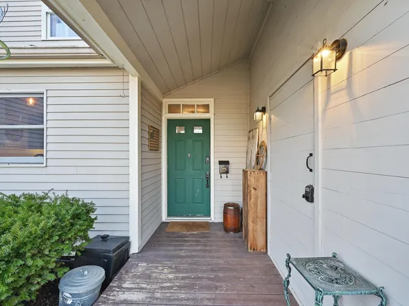 9 Oakwood Drive #9, Hallowell, ME 04347