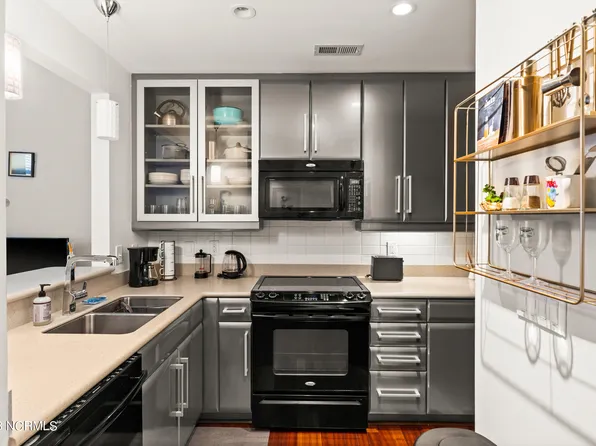 311 N 2nd Street Apt E, Wilmington, NC 28401