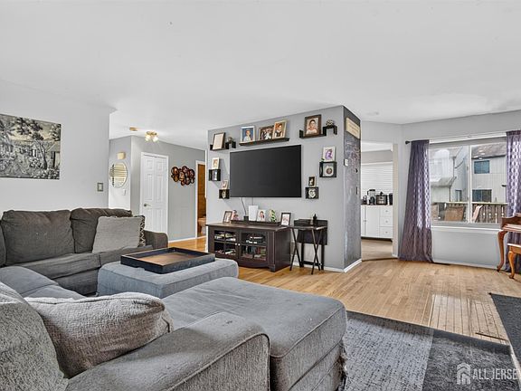 5th image of 183 Goldmine Ln