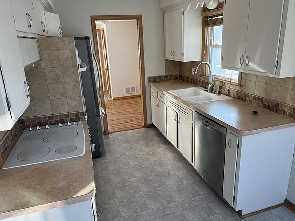 4th image of 3013 29th Ave NE