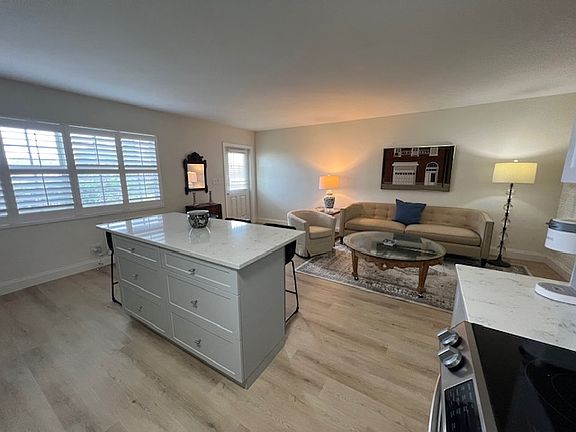 4th image of 143 Yacht Club Dr APT 13