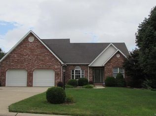 2804 Bryden Ln, Godfrey, IL 62035