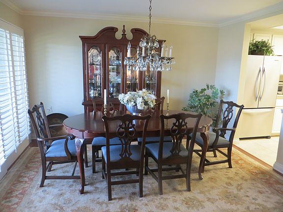 Dining room - opens to patio