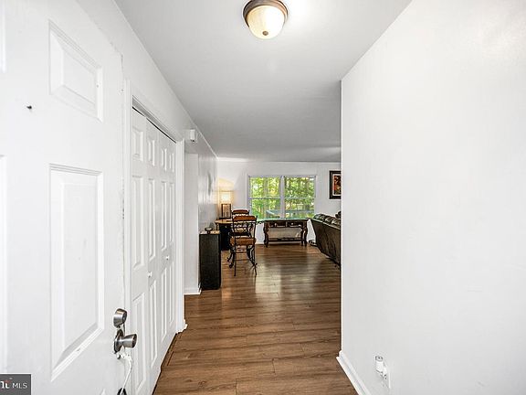 5th image of 143 Jefferson Ave