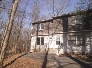 1272 Chateau Dr, East Stroudsburg, PA 18302