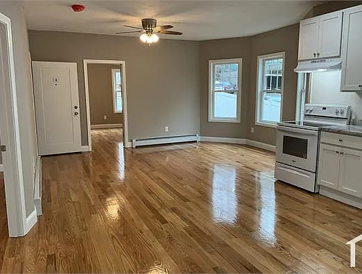 4 bed, 1600 sqft, $2,800 — Photo 3