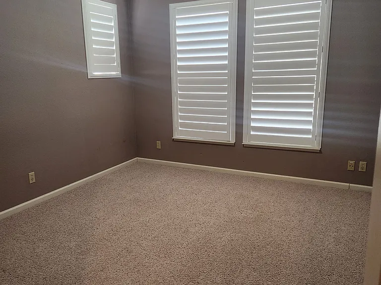 4742 Village Green Pkwy — Photo 29