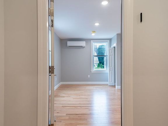 4th image of 293 Fayette St #2