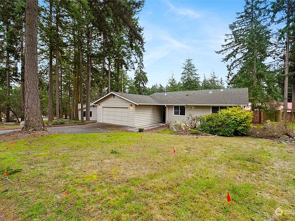 2nd image of 255 NW Columbia Drive