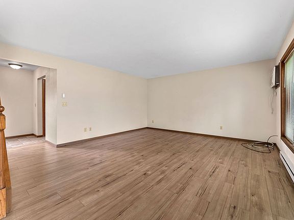 4th image of 20 E Waukau Ave #1