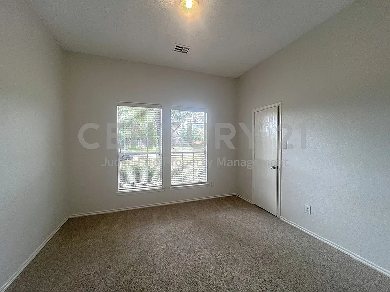 1616 Logan Dr — Photo 25