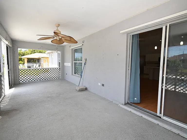 136 SE 19th Ln — Photo 16