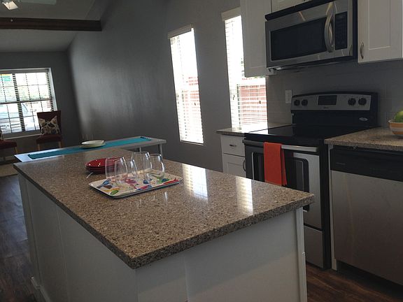 4th image of 960 W Emelita Cir