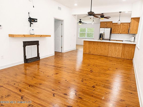 2nd image of 309 Seal Ave
