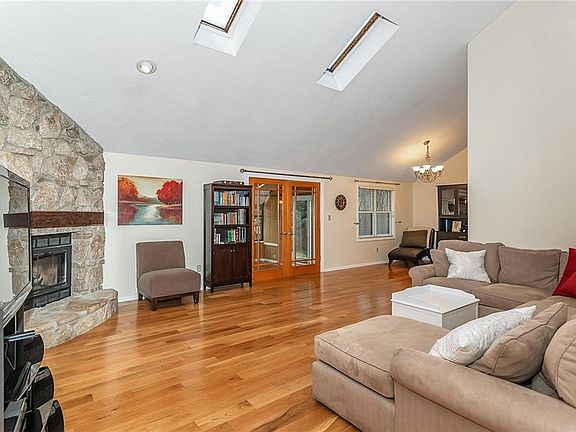 2nd image of 314 Redbay Dr
