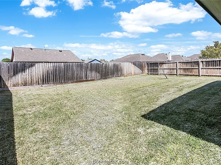 916 Crested Point Dr — Photo 27