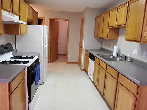 2nd image of 8791 Hastings Cir NE