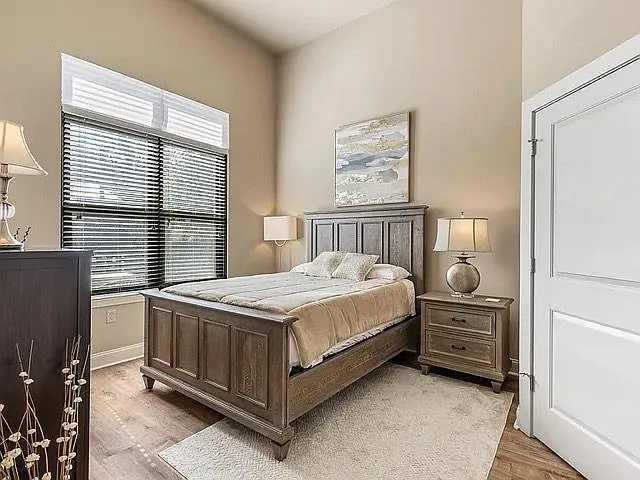 445 W Blount Ave #102 — Photo 6