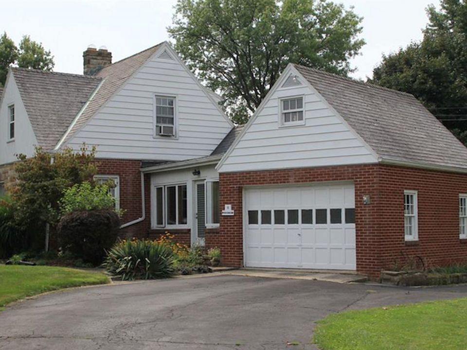 1st image of 11 Windemere Dr