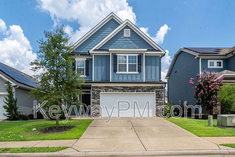 1st image of 946 Glenhaven Dr