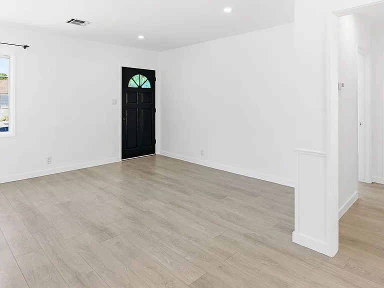 17418 Califa St — Photo 19