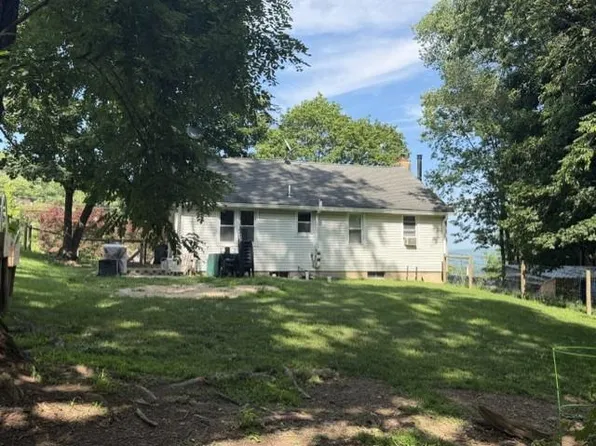 7822 N Delaware Dr, Bangor, PA 18013
