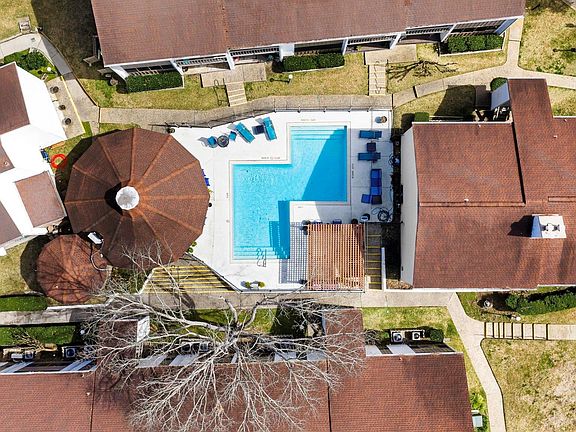 2nd image of 12100 Melville Dr APT 301C