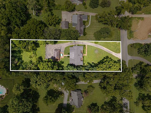 2nd image of 923 Battery Ln