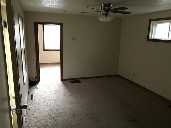 2nd image of 914 Farrington St