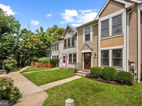 2nd image of 14518 Sorrento Ct