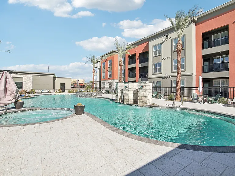 The Maddox Luxury Apartments — Photo 15
