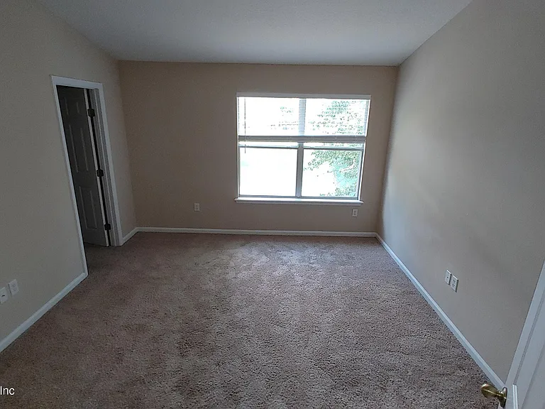 5976 Pavilion Dr — Photo 20