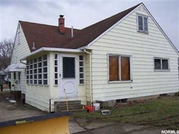 2nd image of 2221 Columbus Ave