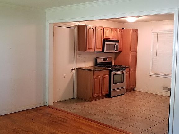 5th image of 9608 Walnut St