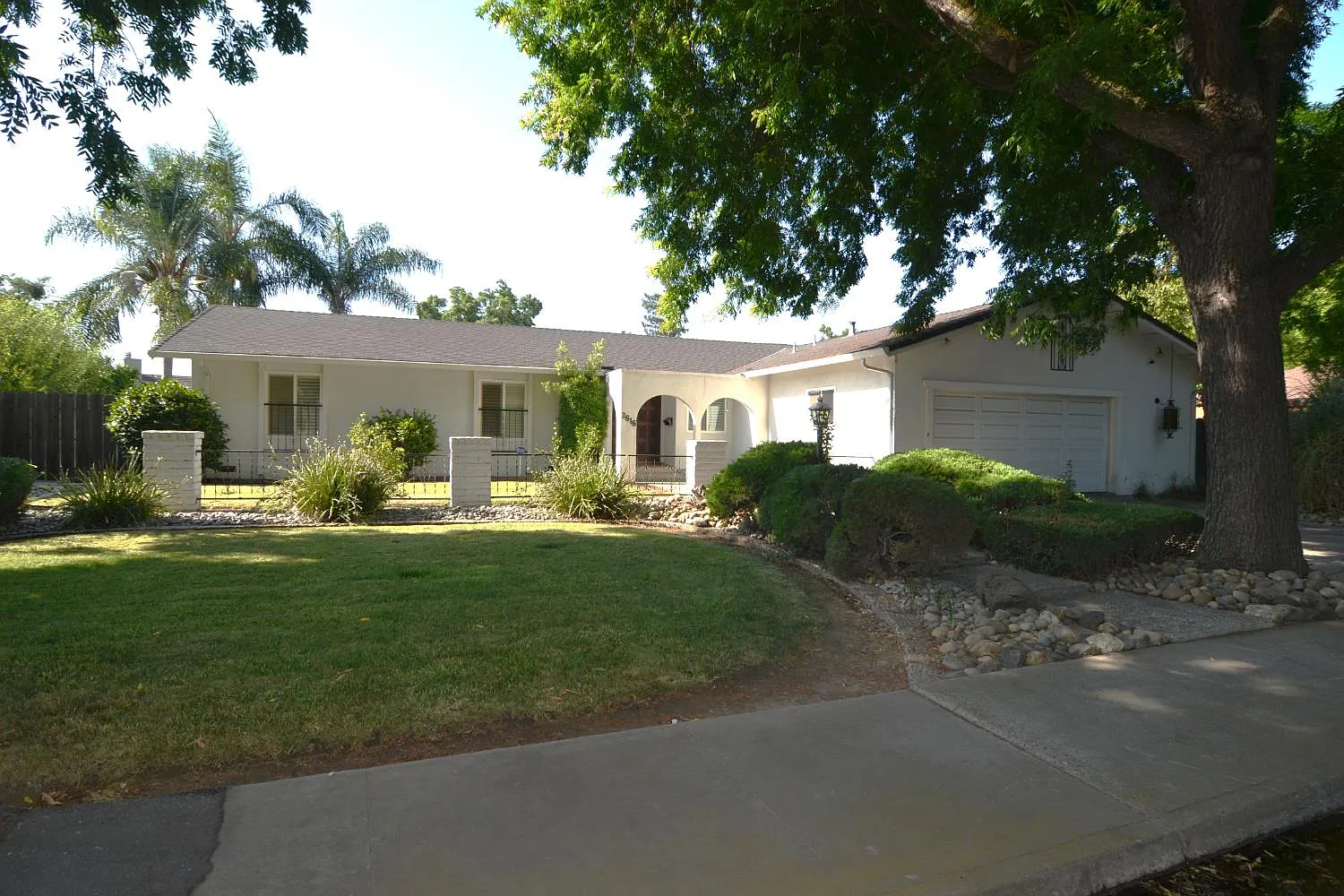 2616 Surrey Ave photo 1
