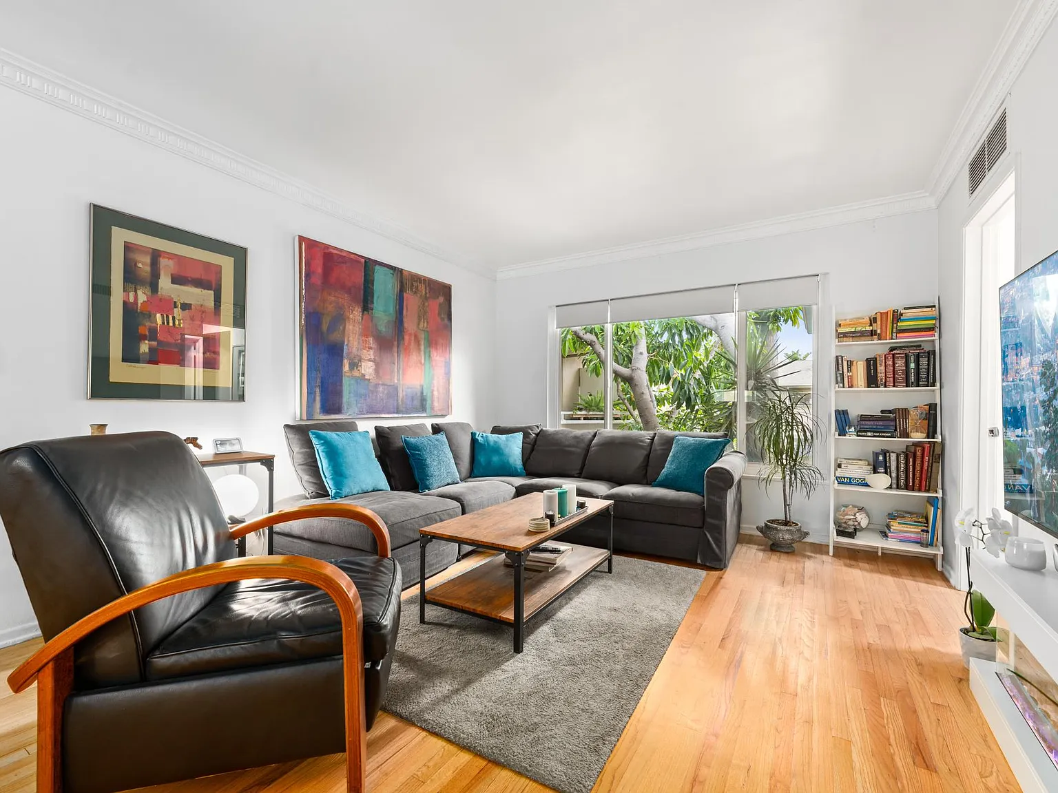 1330 N Crescent Heights Boulevard — Photo 4