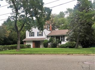 44 Columbine Rd, Paramus, NJ 07652