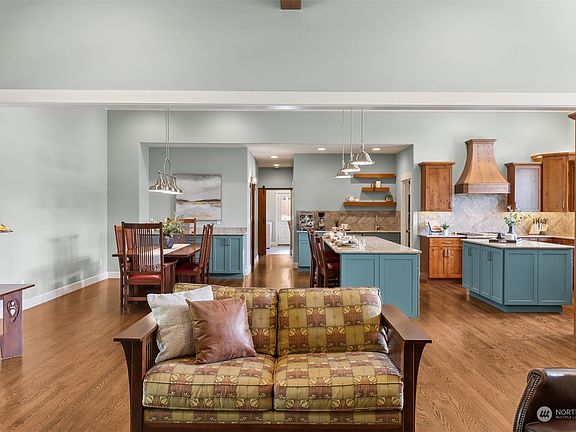 5th image of 5212 Coppermill Court NE