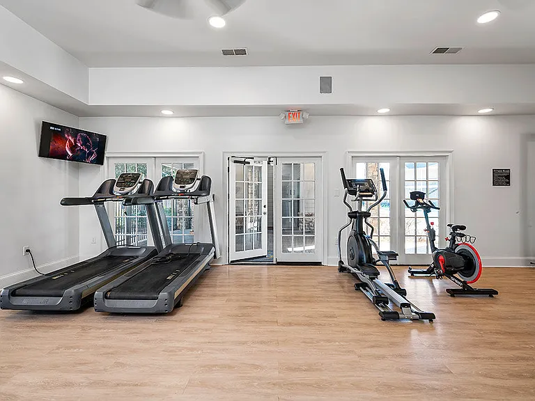 Houston Lake Apartments — Photo 13