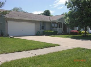 2001 Evergreen Ct, Mattoon, IL 61938