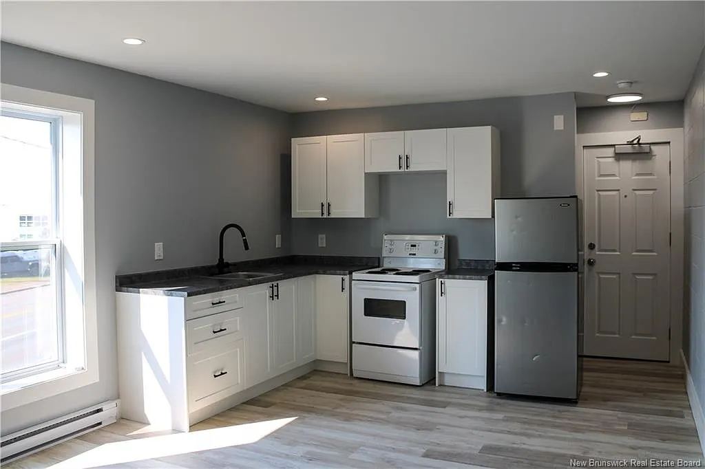 Studio, 1.0 bath, 280 sqft, $1,000 — Photo 2