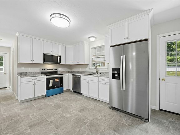 2nd image of 17 Bonner Ave