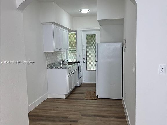 5th image of 835 Alton Rd APT 19