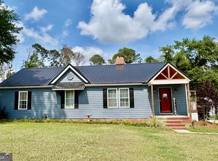 348 S Victory Dr, Lyons, GA 30436